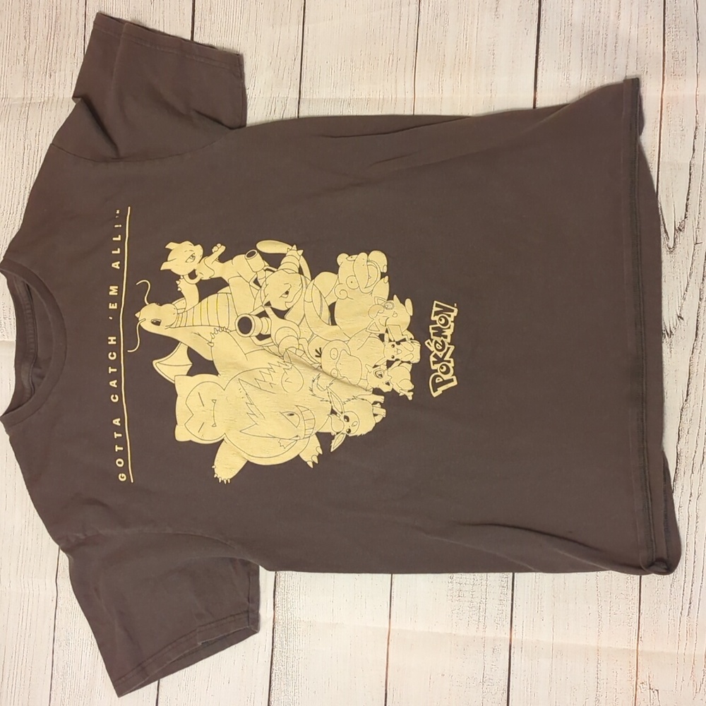 Pokémon gotta catch 'em all! T-shirt size medium